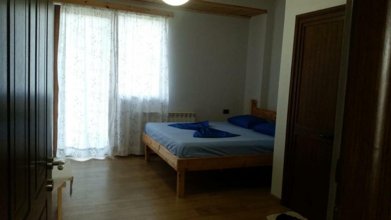 Bujtina E Tomorrit Hotel Ujanik Buitenkant foto