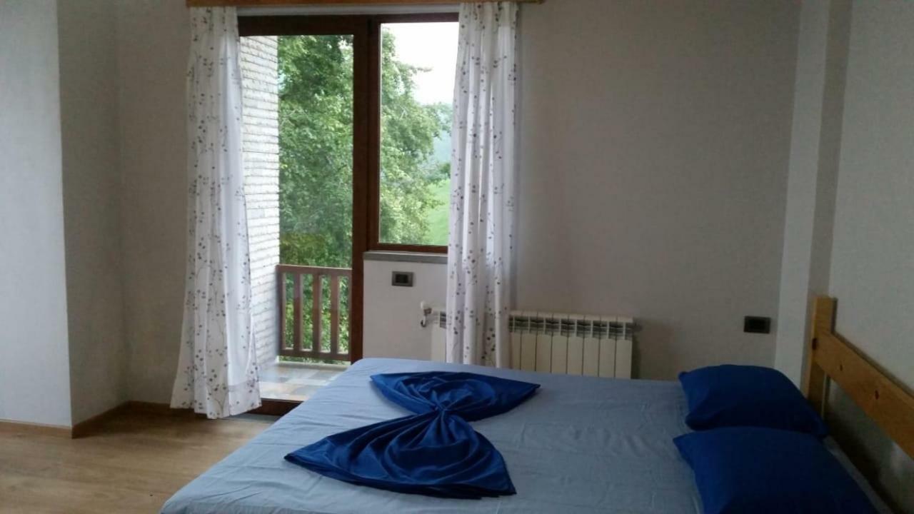 Bujtina E Tomorrit Hotel Ujanik Buitenkant foto