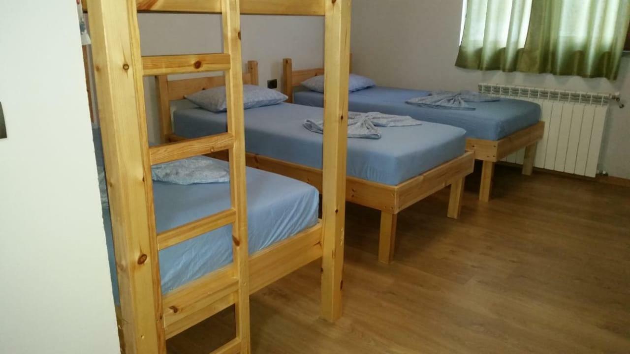 Bujtina E Tomorrit Hotel Ujanik Buitenkant foto