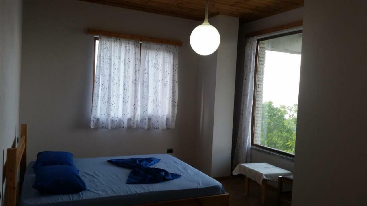 Bujtina E Tomorrit Hotel Ujanik Buitenkant foto