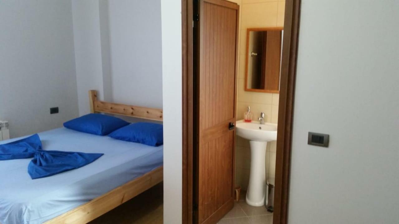 Bujtina E Tomorrit Hotel Ujanik Buitenkant foto