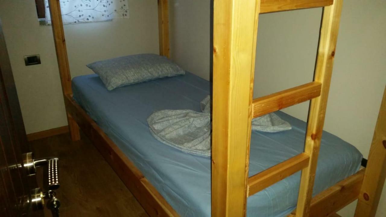 Bujtina E Tomorrit Hotel Ujanik Buitenkant foto