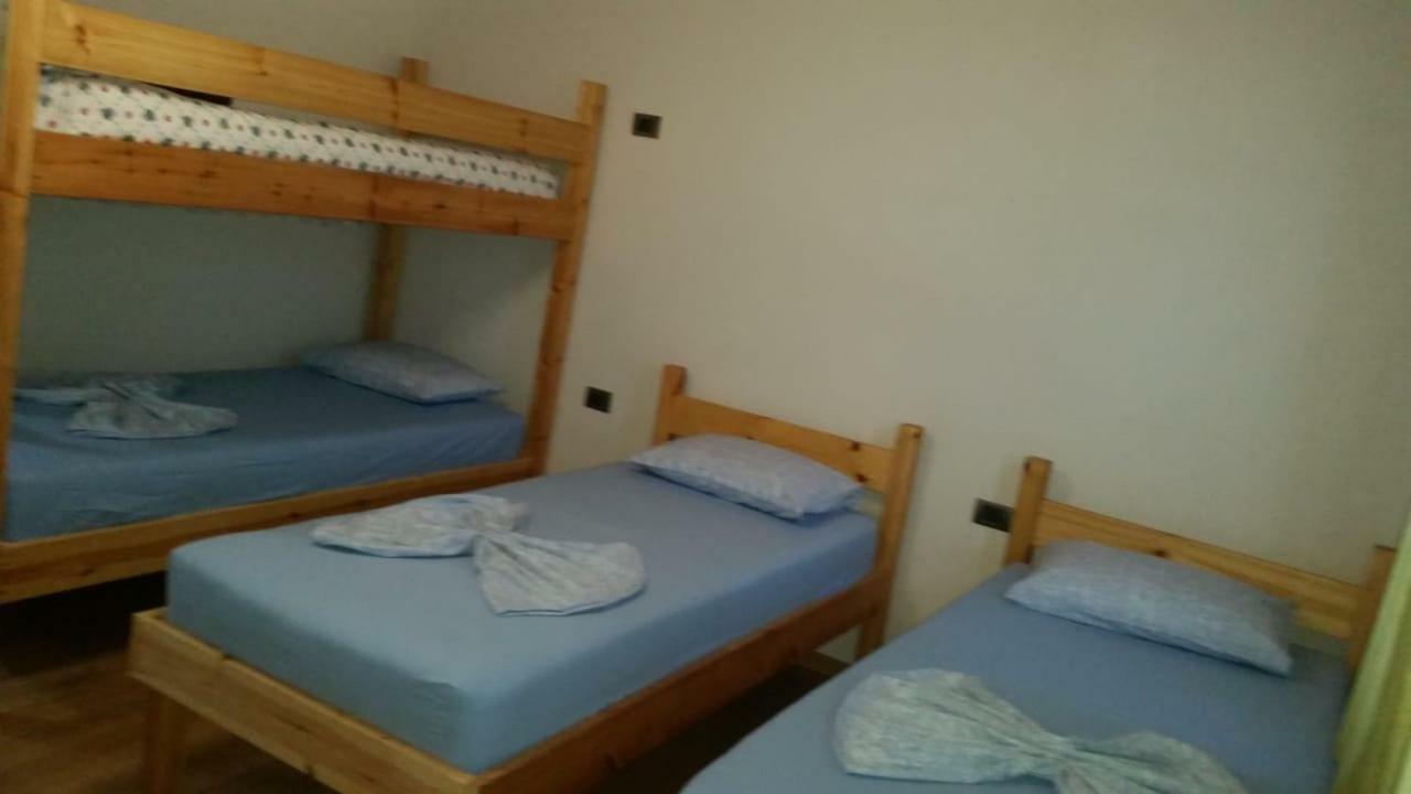 Bujtina E Tomorrit Hotel Ujanik Buitenkant foto