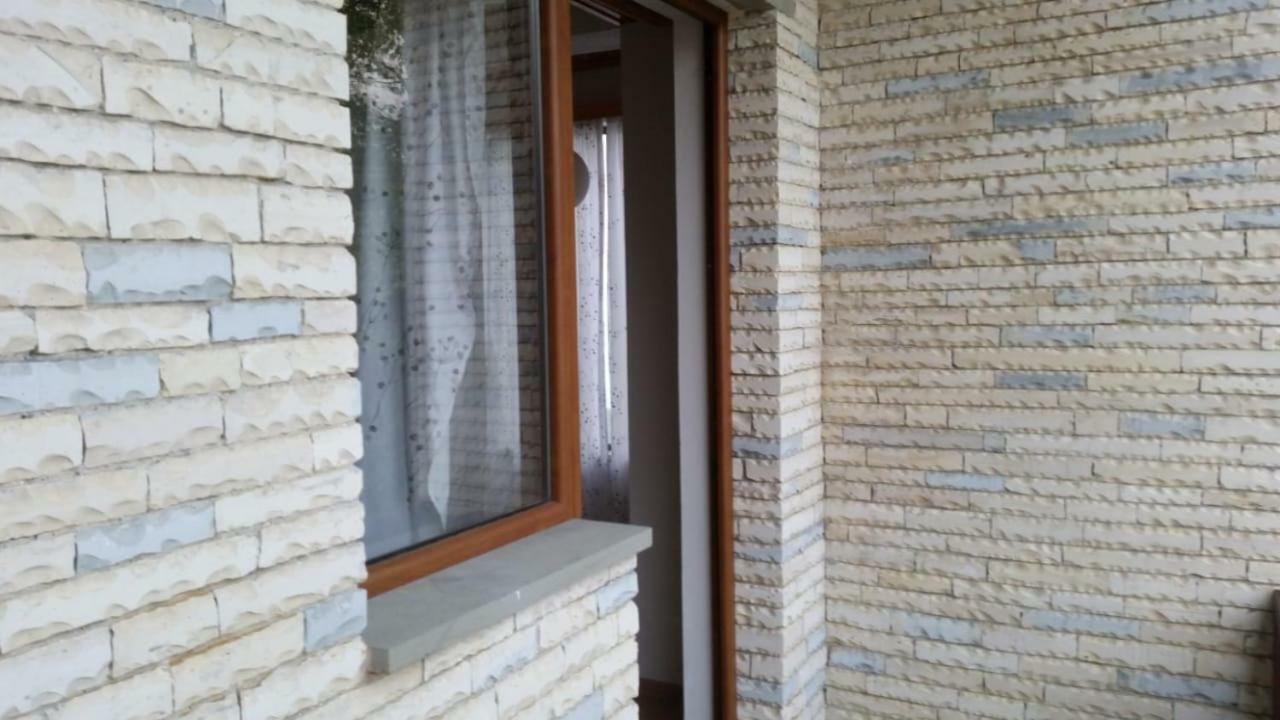 Bujtina E Tomorrit Hotel Ujanik Buitenkant foto