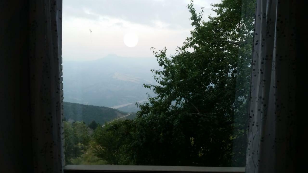 Bujtina E Tomorrit Hotel Ujanik Buitenkant foto
