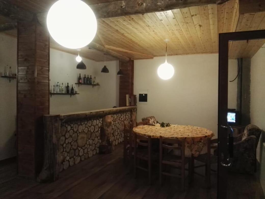 Bujtina E Tomorrit Hotel Ujanik Buitenkant foto