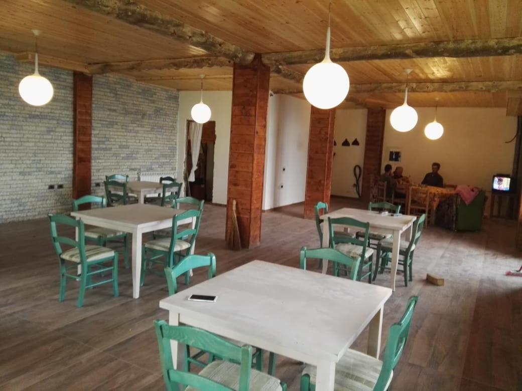 Bujtina E Tomorrit Hotel Ujanik Buitenkant foto